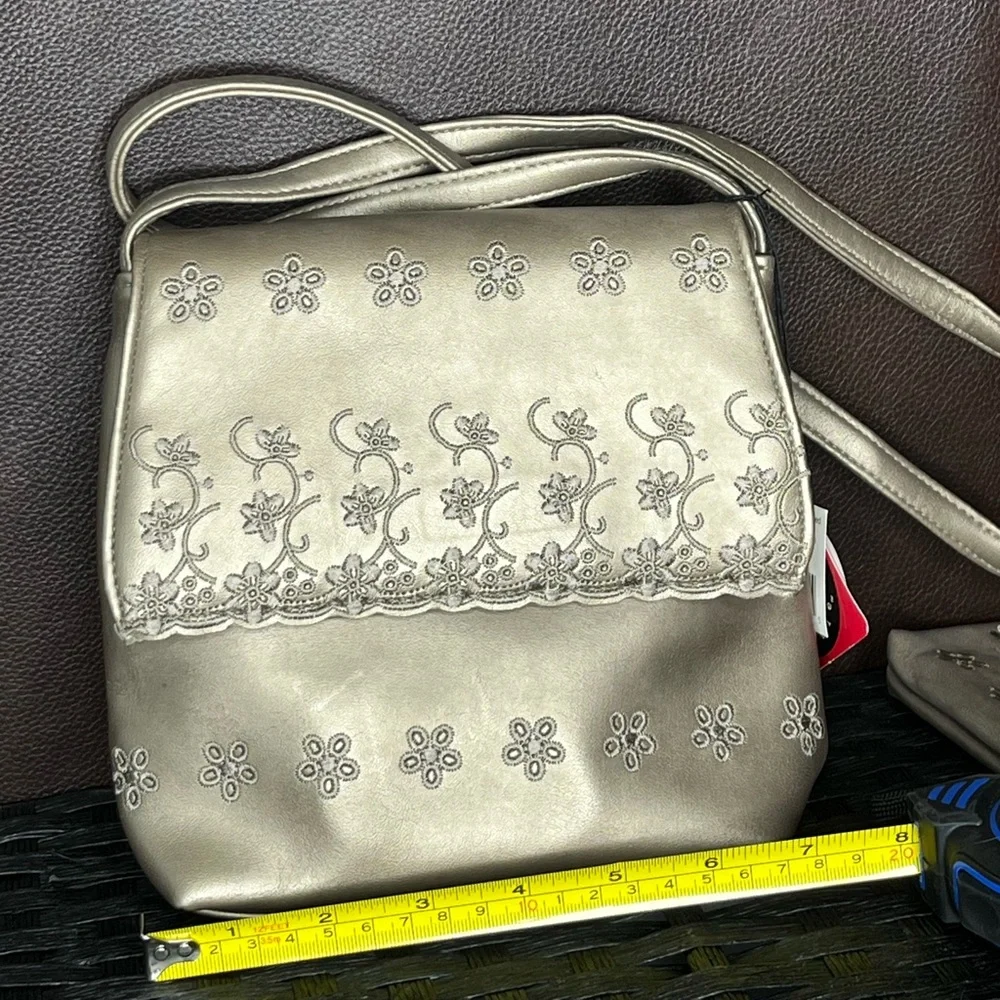 Floral Embroidered Gold Purse w Change Purse , Frankie & Johnnie crossbody bag
